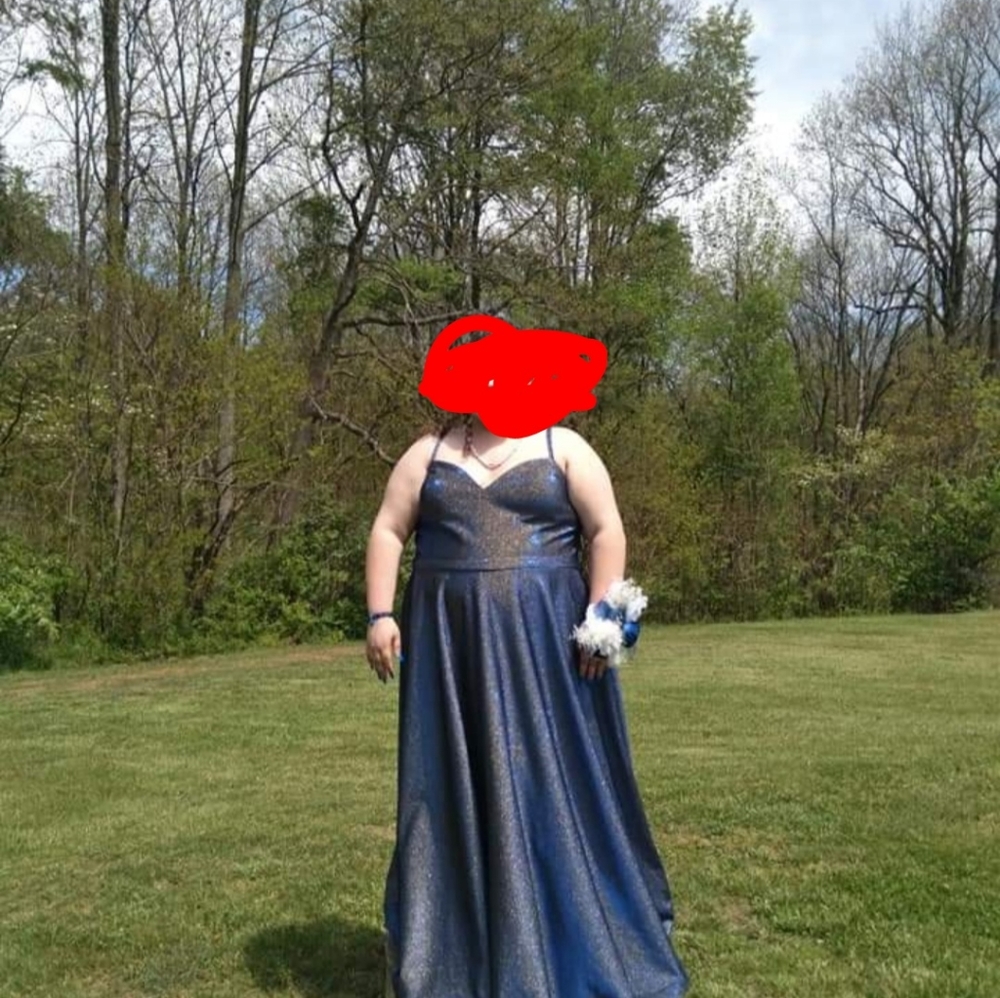 Prom dress - Picture 2 of 2